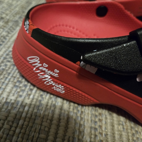 Womens Sz 6 Crocs Disney Minnie Mouse Mary Jane Clogs New - Picture 2 of 5